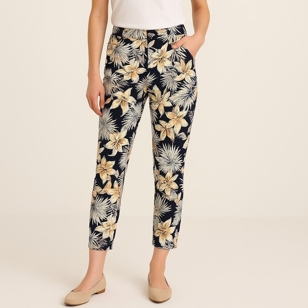 Chico’s So Slimming Tropical Floral Crop Pants  Navy  Girlfriend Fit Size O